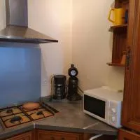 2 Frère Genestier, готель у місті Понжибо
