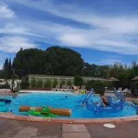 Relais du Salagou - Chalets climatisés proche Lac du Salagou, hotel di Le Bosc