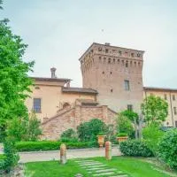Hotel La Tavola Rotonda, хотел в Cortemaggiore