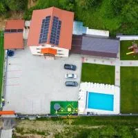 Casa Munty، فندق في Orlat
