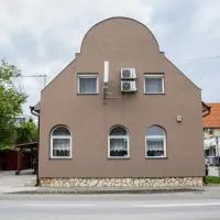 Fitt Magánszálláshely, hotel in Sásd