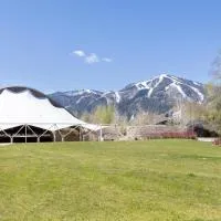 Sun Valley Atelier Condo in Perfect Location，位于太阳谷的酒店