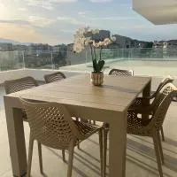 White luxury apartment, hotel in Tríkala