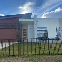 Home away from home, отель в городе Голден сквер