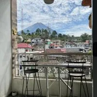 JAVA Hostel Tumpak Sewu، فندق في Sidomukti