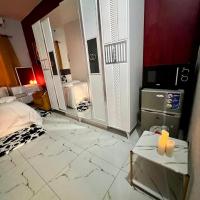 Chambre salle de bain a yoff, hotel i nærheden af Leopold Sedar Senghor Lufthavn - DKR, Dakar