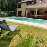 Les Eaux Vives, hotel v destinácii Manaurie