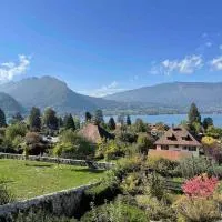 Appartement avec Jardin & vue Lac Talloires (15' Annecy), Hotel in Talloires-Montmin