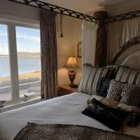 Oceanfront Luxury Magical Views Sunset and Sunrise, hotell sihtkohas Western Shore