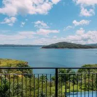 Tinajas Arenal Lakefront Lodge, khách sạn ở Nuevo Arenal