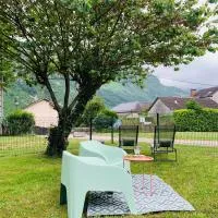 La Suite Unique - Le jardin sur les Pyrénées- vue panoramique montagne -jardin clôturé privé de 100m2-Parking-Linge de lit et serviettes compris-, hotel v destinácii Bielle