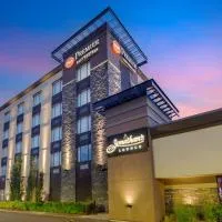 Best Western Premier Denham Inn & Suites, hôtel à Leduc