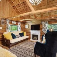 Log cabin-Kitchen-Front porch-Queen-The Velvet Rooster, hotel a Alma