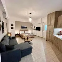 Lia's luxury apartment - near airport, hotel u gradu 'Koropíon'