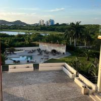 Emerald Upscale Studio in Maho-Walking distance to beach, hotel in zona Aeroporto Internazionale Principessa Juliana - SXM, Maho Reef