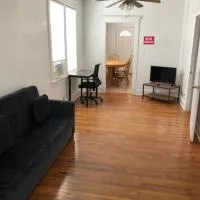 Private 2 bedroom and 1 bathroom house in a quiet area and convenient to NYC bus and train, MetLife Stadium FIFA World Cup 35 minutes away, hotel v destinácii Perth Amboy