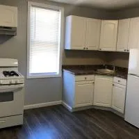Private 2-bedroom apartment, free parking, direct bus to NYC Manhattan only 2 blocks away, hotel u gradu Linden