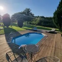 gîte avec piscine et étang Sarrazac Dordogne, ξενοδοχείο σε Sarrazac