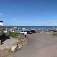 Kullahalvön nära Jonstorps hamn, hotel v destinaci Jonstorp