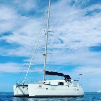 Viesnīca Yoli Catamarán - Lagoon 40 feet - All Inclusive - With professional Crew pilsētā Isla Wichitupo Grande