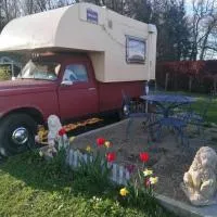 Le Pick up 403 vintage, hotel em Oradour-sur-Glane