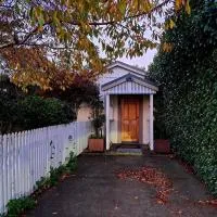 Manukorihi Secret Cottage, hotell i Waitara