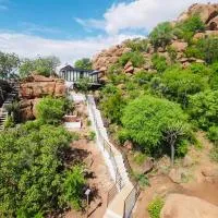 Makgobelo Lodge-The Glass House- Solar powered โรงแรมในGa-Mokalapa