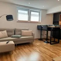 1,5-Zimmer, Top ausgestattet, 4 Pers, Souterrain, Self Check-in, Parkplatz, Netflix & Amazon Prime, hotel a Flintsbach am Inn