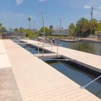 Modern Waterview House، فندق في هدسون