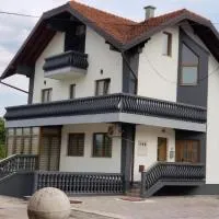 Teal Apartments, hotel di Bihac