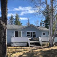 Chalet des rennes, hotel near Bathurst Airport - ZBF, Bertrand