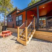 Cabin 1 Indian Point near SDC, Table Rock Lake, Marinas, & Branson, hotelli kohteessa Branson