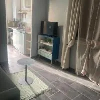 Maison avec accès piscine et jacuzzi, hotel v destinácii La Réole