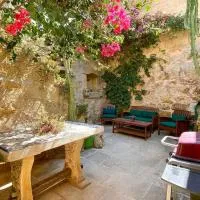Mandy - An authentic 400 year old Gozo farmhouse, מלון בTaʼ Abram