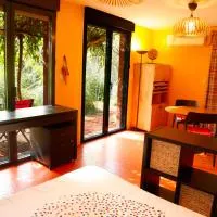 Salasc में, होटल Studio Orange Oasis