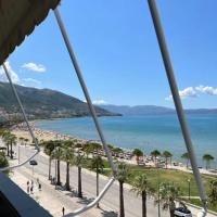Premium Beachfront Apartment, hotel em Vlor&euml;