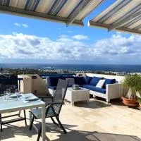 Sea View Penthouse-Style, hotel u gradu Klorakas