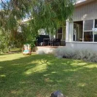 Number10 Mid Century Holiday House, hotel di Orford