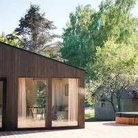 Paluküla Saunad tiny house Kadaka - sauna, hot tub, hotell i Paluküla