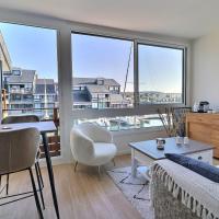 Sublime apartment facing the Port & Planches, hotel a Deauville