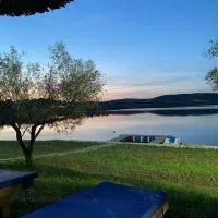 Shtepiza Lio liqeni merhojes, hotel v destinácii Belsh
