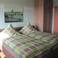 Gästezimmer zum Sonnenhof、Zahna-Elsterのホテル
