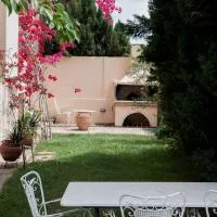 Villa Discover Evia - With Private Jacuzzi, hotel em Alivérion