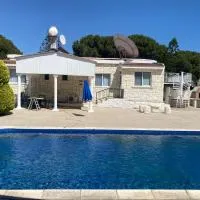 villa 58 coral bay seafront, hotelli kohteessa Pégeia
