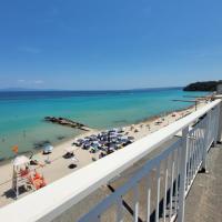 Sea Front Loft by GOLDENLAND, hotel v destin&aacute;cii Kallithea Halkidikis