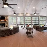 Four Seasons For Fun Bed & Breakfast, ξενοδοχείο σε Lakeville