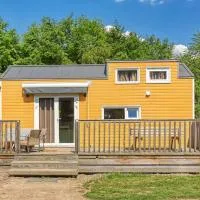 Yellow Tiny House with outdoor wellness, ξενοδοχείο σε Ζεεβόλντε