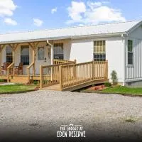Lodge 101 at Eden Reserve Near Ark, хотел в Уилямстаун