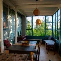 Shromantic Garden، فندق في Shroma
