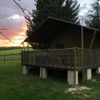 Tente Safari Eco Lodge 6 Personnes – hotel w mieście Castillon-Debats